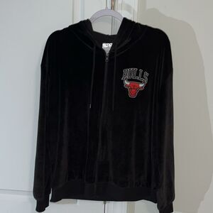 Women’s Soft Black Velvet Velour Chicago Bulls Zipper Hoodie Hooded Sweatshirt